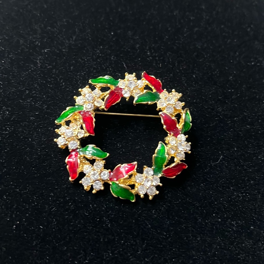 Christmas Wreath Brooch EEEUC